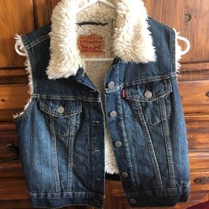 Sherpa lined women’s Levi’s vest